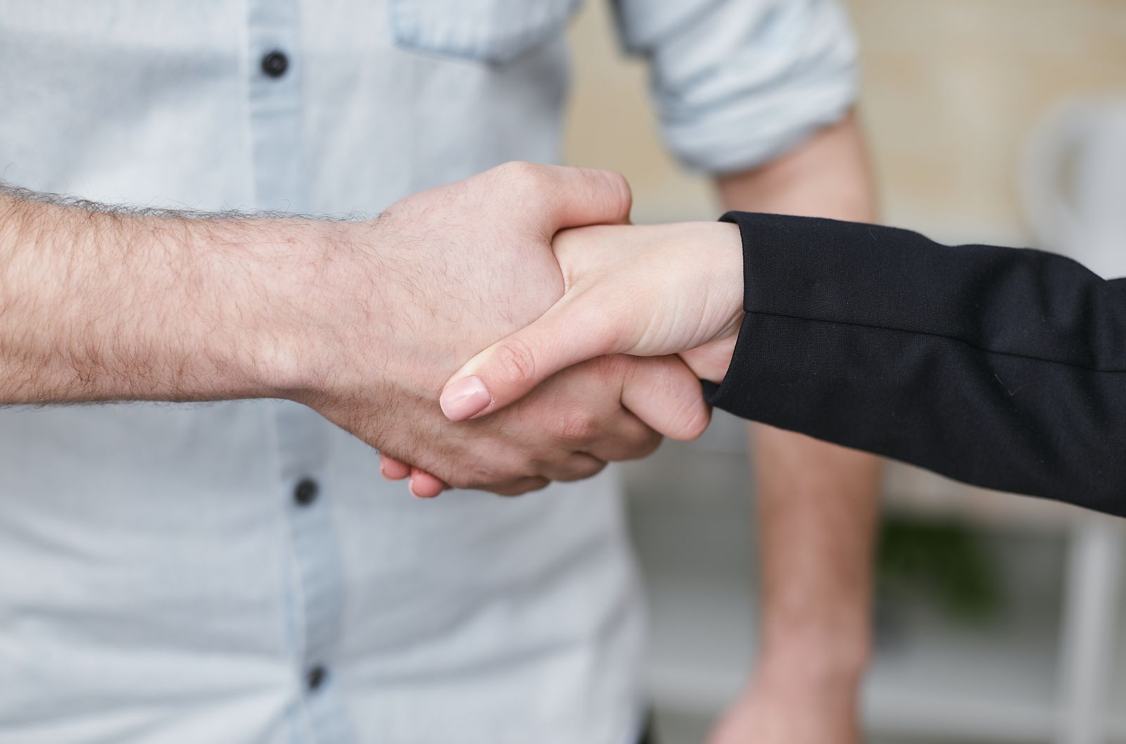 Handshake between an attorney and a client after a workers’ compensation consultation